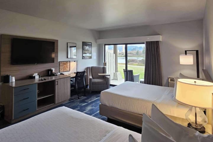 Edgewater Inn and Suites, an Ascend Collection Hotel