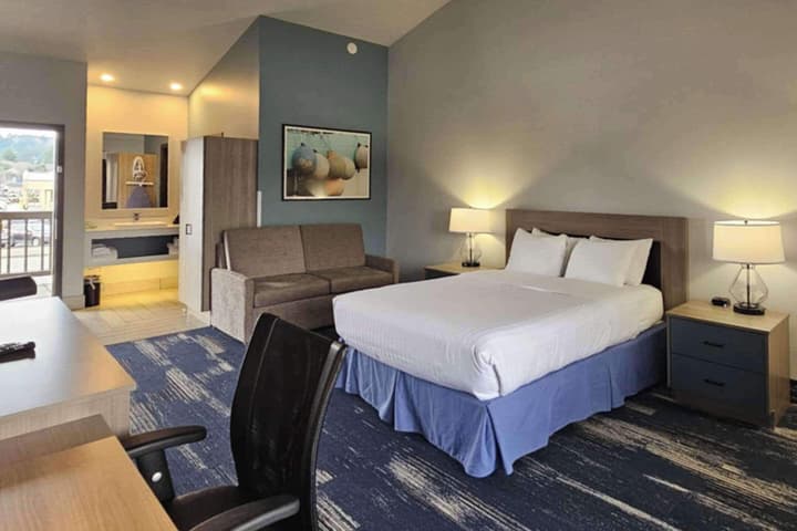 Edgewater Inn and Suites, an Ascend Collection Hotel
