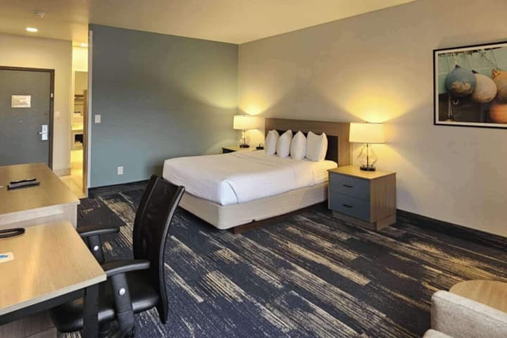 Edgewater Inn and Suites, an Ascend Collection Hotel