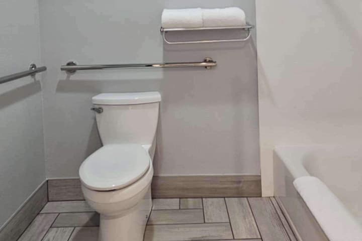 Edgewater Inn and Suites, an Ascend Collection Hotel
