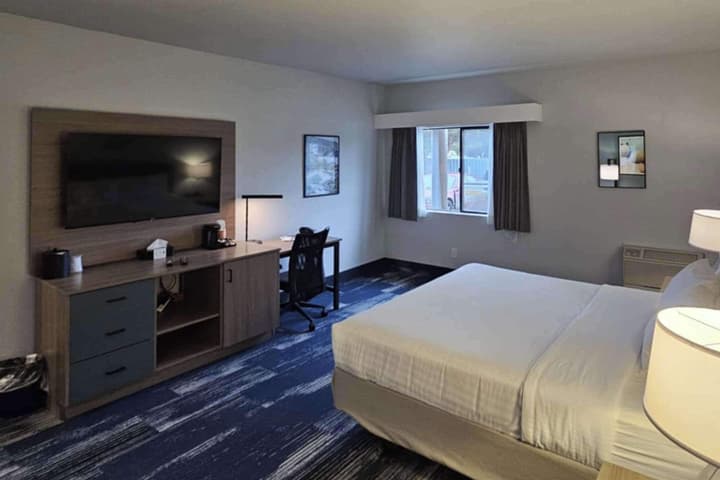 Edgewater Inn and Suites, an Ascend Collection Hotel