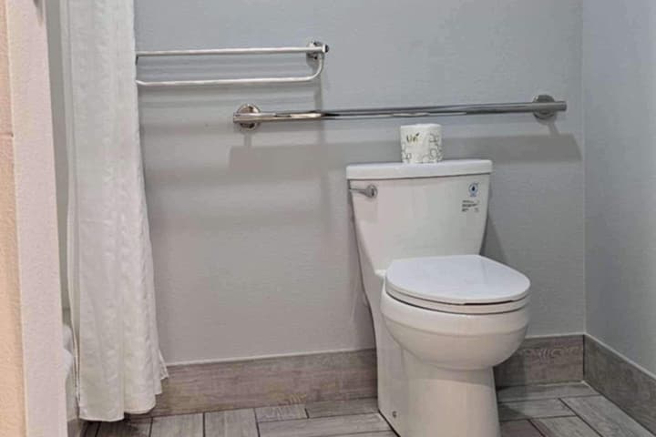 Edgewater Inn and Suites, an Ascend Collection Hotel