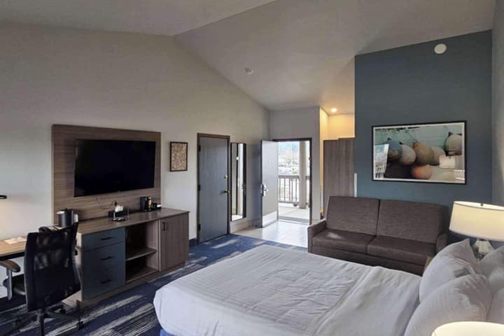 Edgewater Inn and Suites, an Ascend Collection Hotel