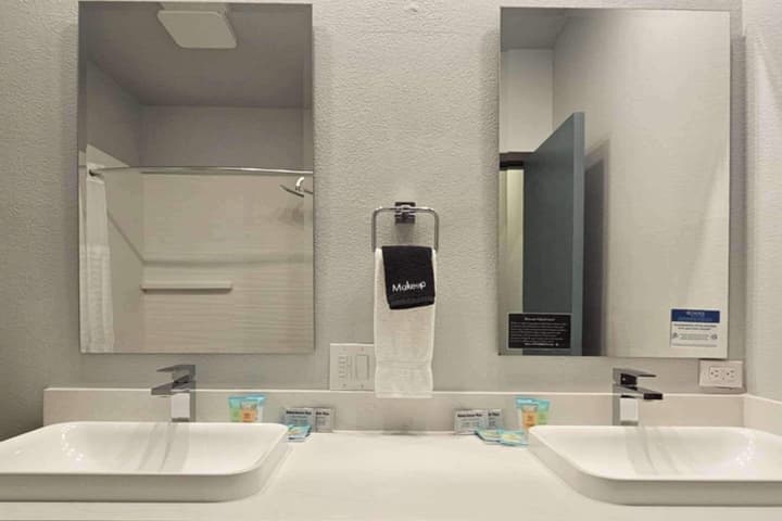 Edgewater Inn and Suites, an Ascend Collection Hotel