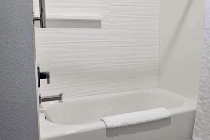 Edgewater Inn and Suites, an Ascend Collection Hotel