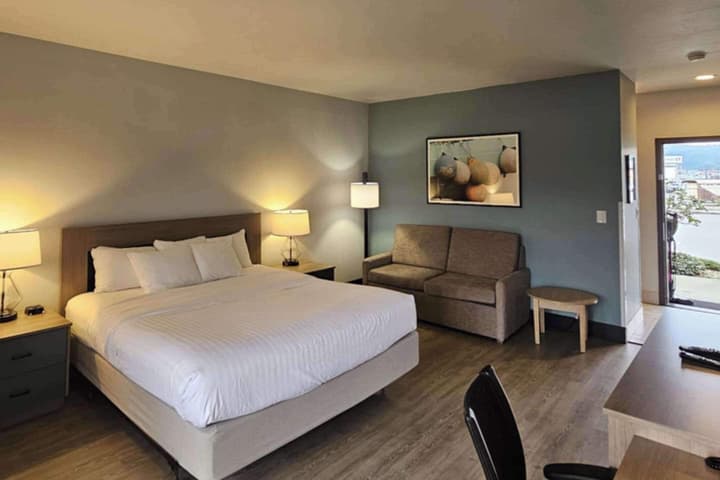 Edgewater Inn and Suites, an Ascend Collection Hotel