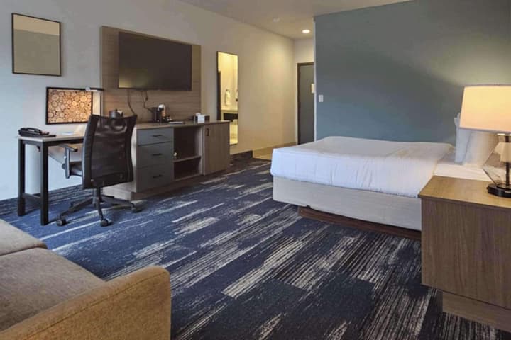 Edgewater Inn and Suites, an Ascend Collection Hotel