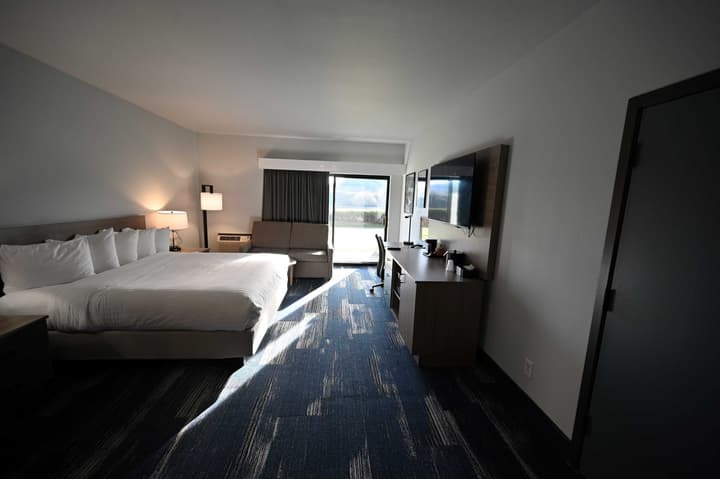 Edgewater Inn and Suites, an Ascend Collection Hotel