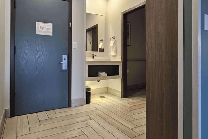 Edgewater Inn and Suites, an Ascend Collection Hotel