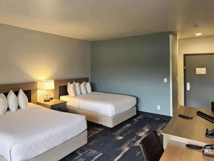 Edgewater Inn and Suites, an Ascend Collection Hotel