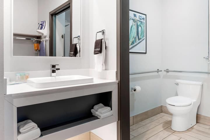 Edgewater Inn and Suites, an Ascend Collection Hotel