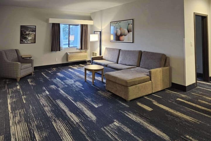 Edgewater Inn and Suites, an Ascend Collection Hotel