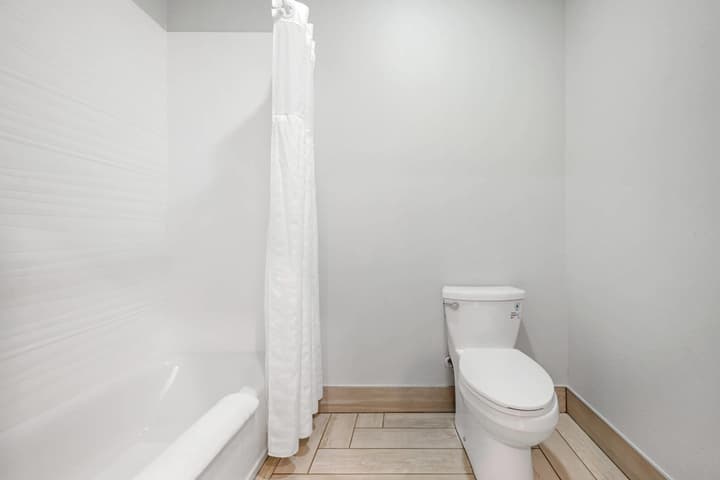 Edgewater Inn and Suites, an Ascend Collection Hotel