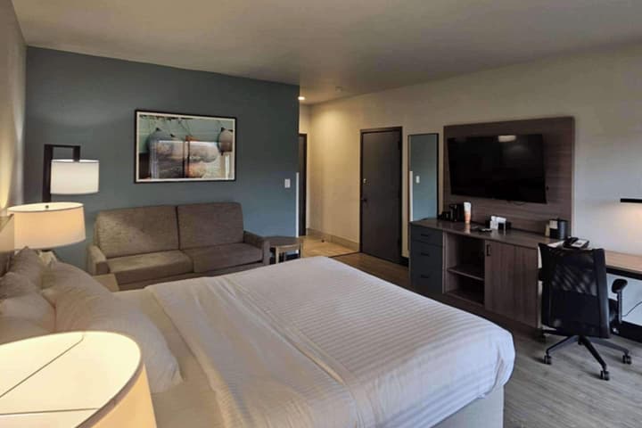 Edgewater Inn and Suites, an Ascend Collection Hotel