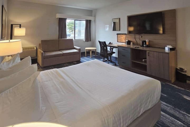 Edgewater Inn and Suites, an Ascend Collection Hotel