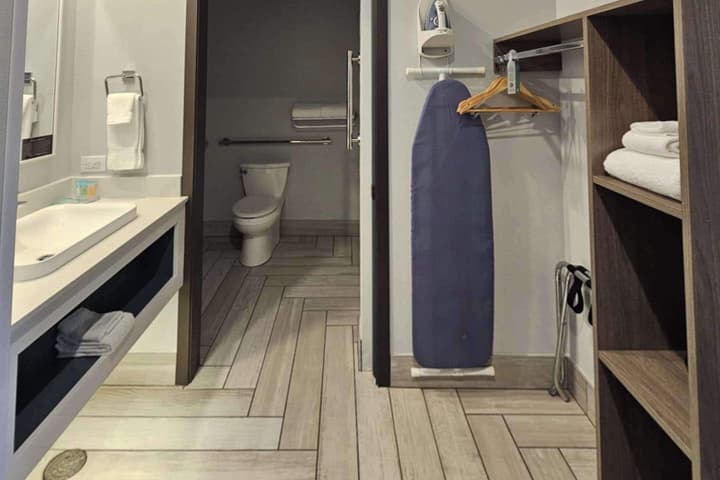 Edgewater Inn and Suites, an Ascend Collection Hotel