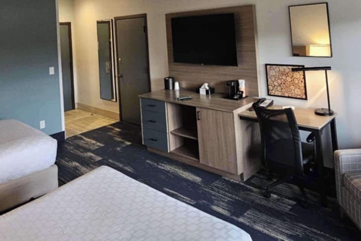 Edgewater Inn and Suites, an Ascend Collection Hotel
