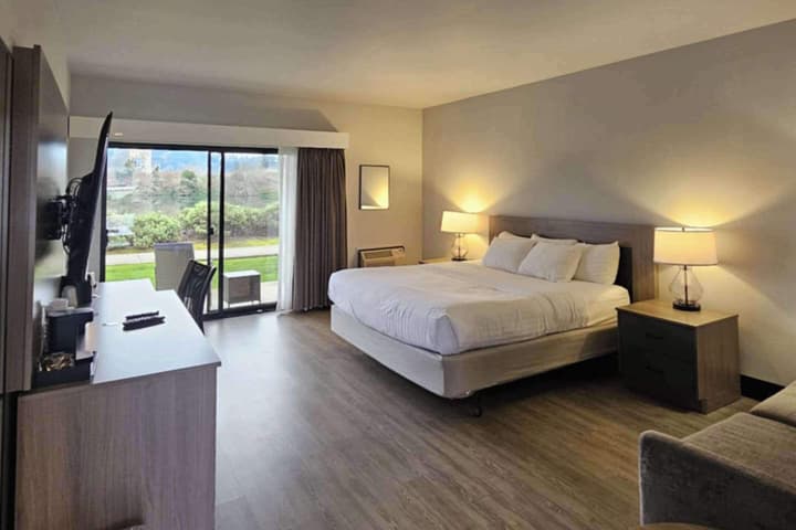 Edgewater Inn and Suites, an Ascend Collection Hotel