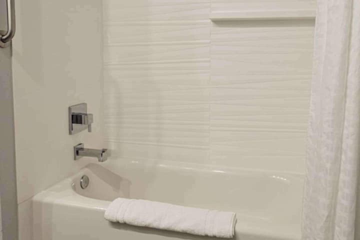 Edgewater Inn and Suites, an Ascend Collection Hotel