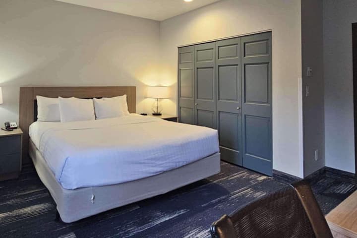 Edgewater Inn and Suites, an Ascend Collection Hotel