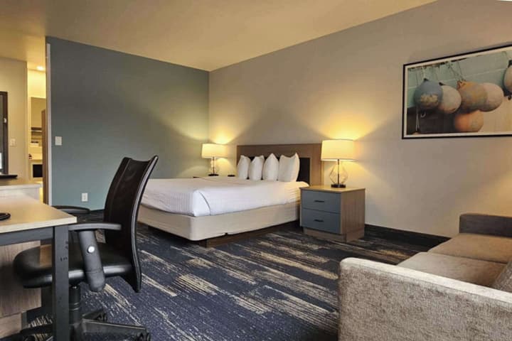 Edgewater Inn and Suites, an Ascend Collection Hotel