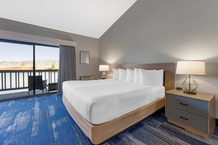 Edgewater Inn and Suites, an Ascend Collection Hotel