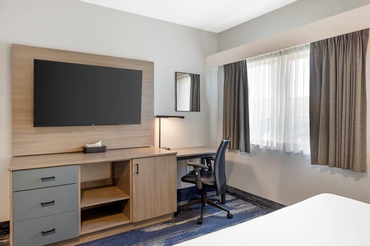 Edgewater Inn and Suites, an Ascend Collection Hotel