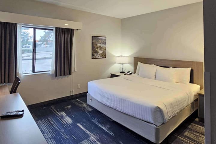 Edgewater Inn and Suites, an Ascend Collection Hotel