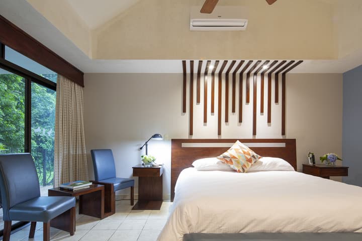 Pumilio Mountain & Ocean Hotel