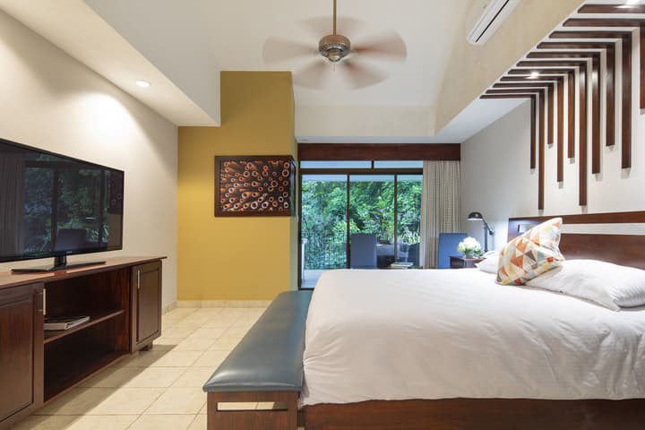 Pumilio Mountain & Ocean Hotel