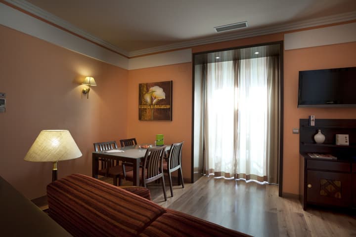 Suites Gran Via 44 Apartahotel