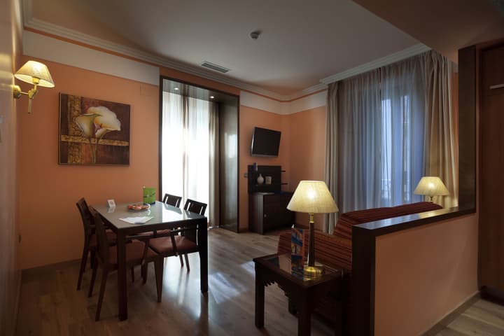 Suites Gran Via 44 Apartahotel