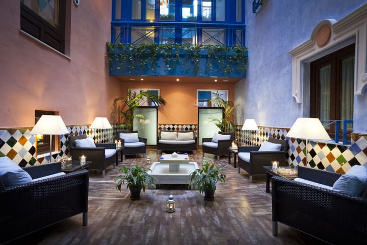 Suites Gran Via 44 Apartahotel