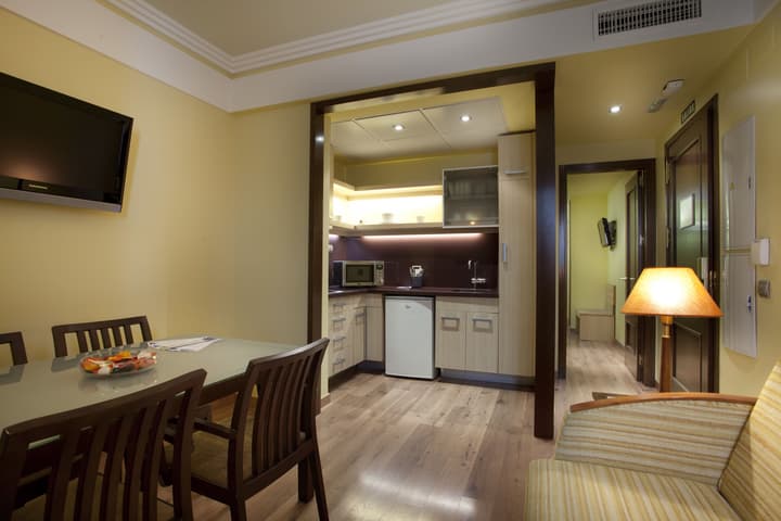 Suites Gran Via 44 Apartahotel