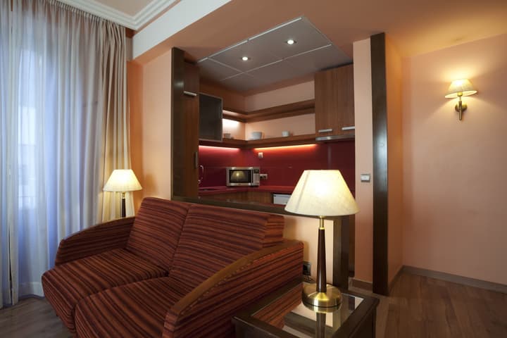 Suites Gran Via 44 Apartahotel
