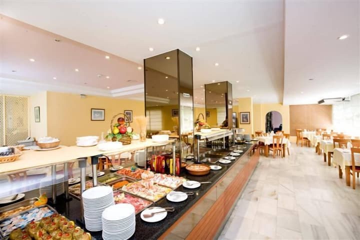 Hotel Monarque El Rodeo