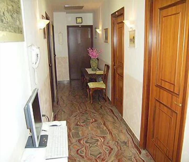 Vatican Rooms Guest House