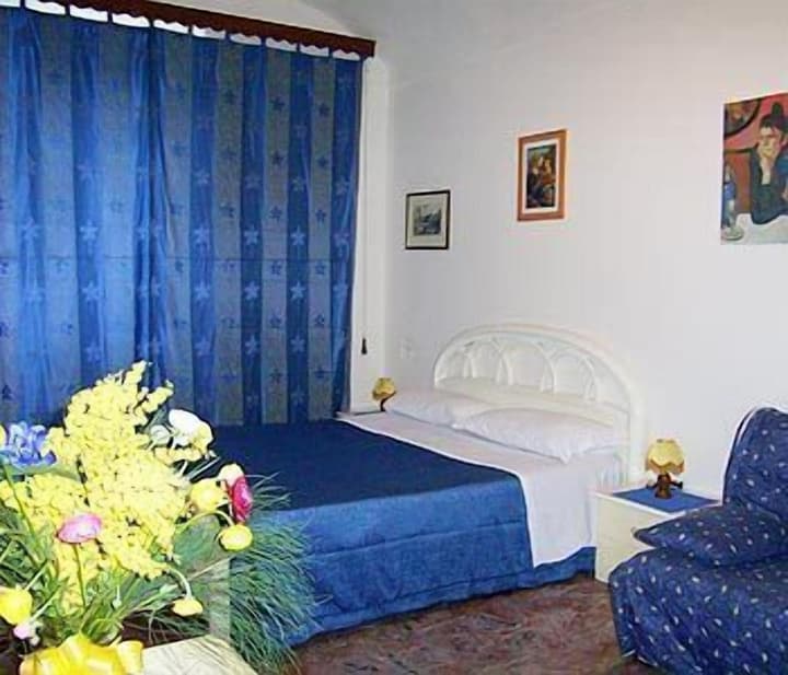 Vatican Rooms Guest House
