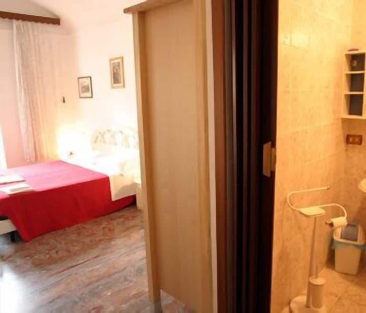 Vatican Rooms Guest House
