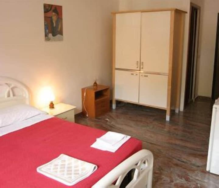 Vatican Rooms Guest House