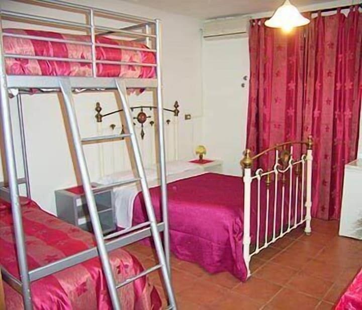 Vatican Rooms Guest House