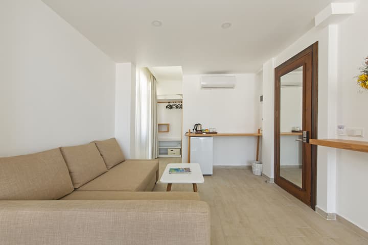 Hideaway Hotel