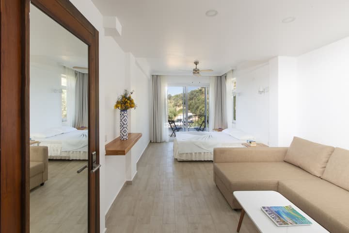 Hideaway Hotel
