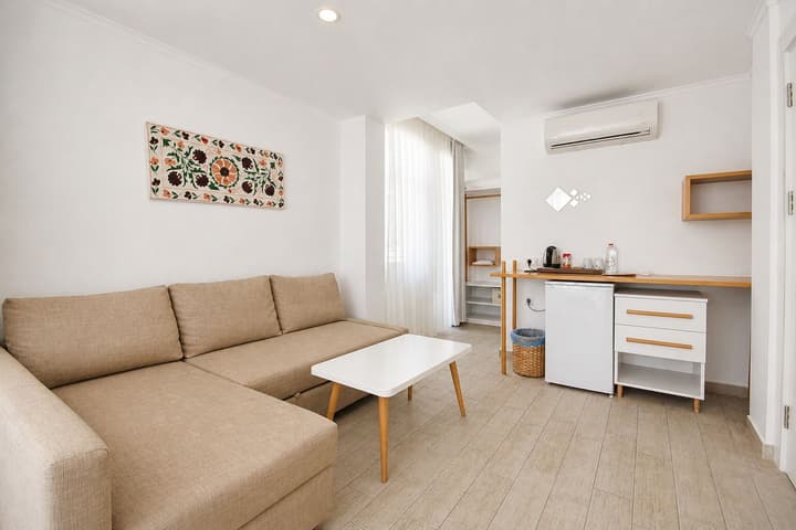 Hideaway Hotel