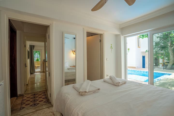 Hideaway Hotel