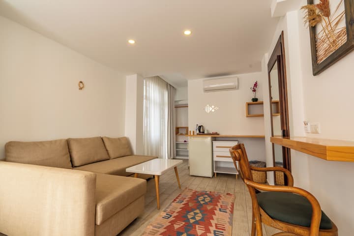 Hideaway Hotel