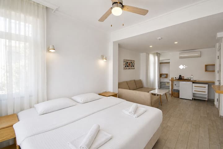 Hideaway Hotel