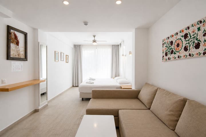 Hideaway Hotel
