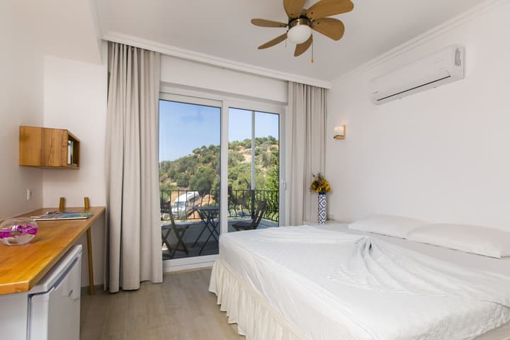 Hideaway Hotel