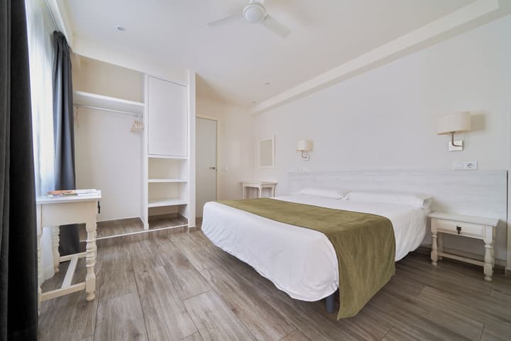 Sol y Miel Hostal